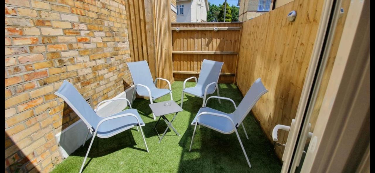 Superb 2 Beds 2 Baths New Apartment W/ Garden+Patio Bournemouth Luaran gambar