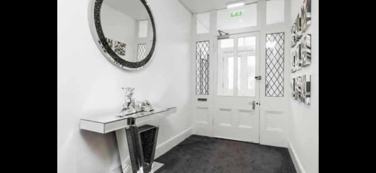 Superb 2 Beds 2 Baths New Apartment W/ Garden+Patio Bournemouth Luaran gambar