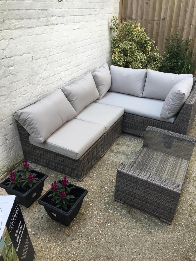 Superb 2 Beds 2 Baths New Apartment W/ Garden+Patio Bournemouth Luaran gambar