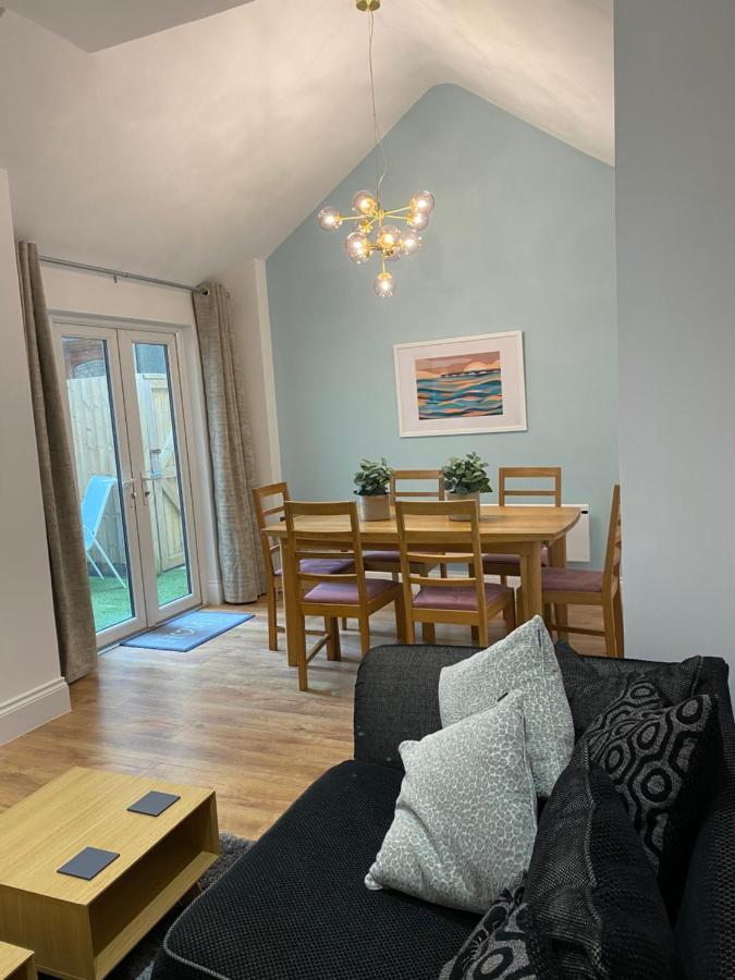 Superb 2 Beds 2 Baths New Apartment W/ Garden+Patio Bournemouth Luaran gambar
