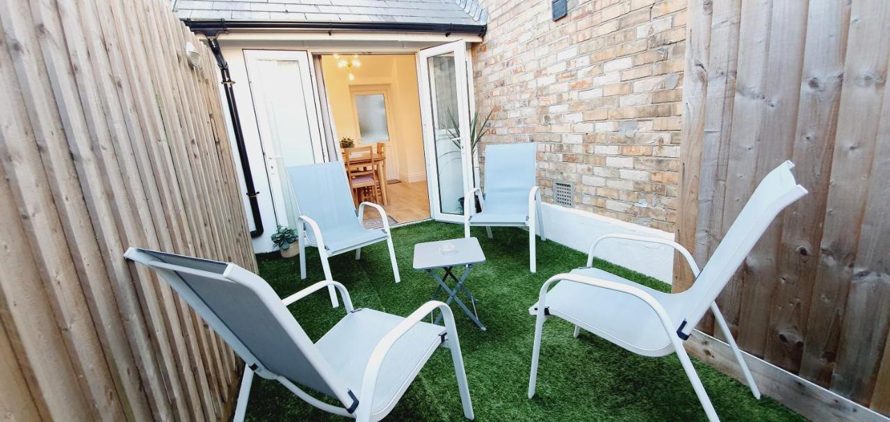 Superb 2 Beds 2 Baths New Apartment W/ Garden+Patio Bournemouth Luaran gambar