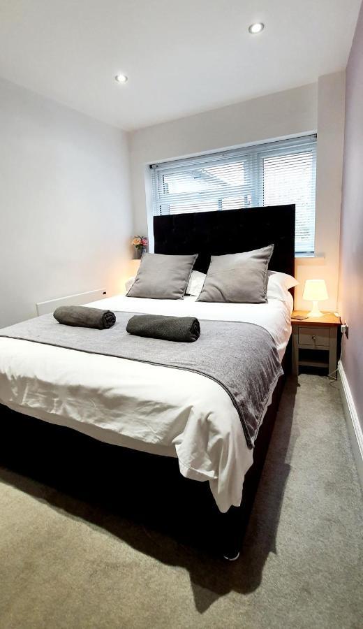 Superb 2 Beds 2 Baths New Apartment W/ Garden+Patio Bournemouth Luaran gambar