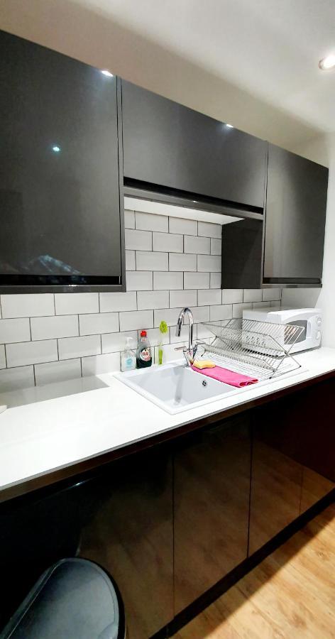 Superb 2 Beds 2 Baths New Apartment W/ Garden+Patio Bournemouth Luaran gambar