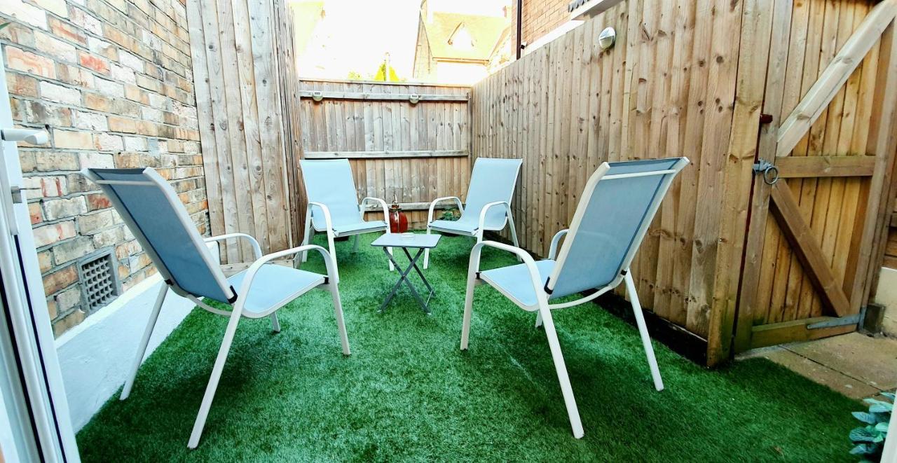 Superb 2 Beds 2 Baths New Apartment W/ Garden+Patio Bournemouth Luaran gambar
