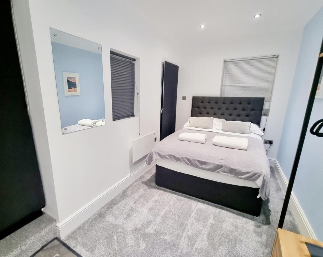 Superb 2 Beds 2 Baths New Apartment W/ Garden+Patio Bournemouth Luaran gambar