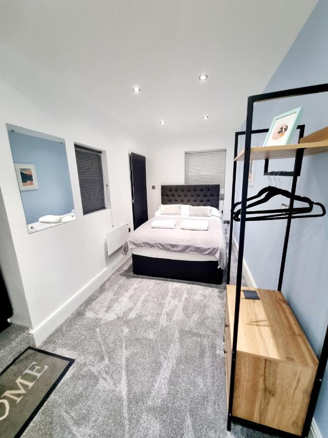 Superb 2 Beds 2 Baths New Apartment W/ Garden+Patio Bournemouth Luaran gambar